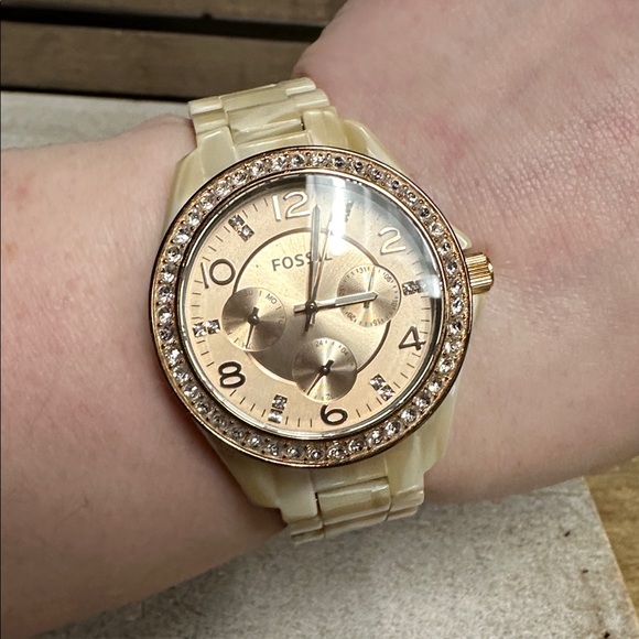 Fossil Accessories - *Brand new battery* Fossil great shape Riley multi function crystallized watch
